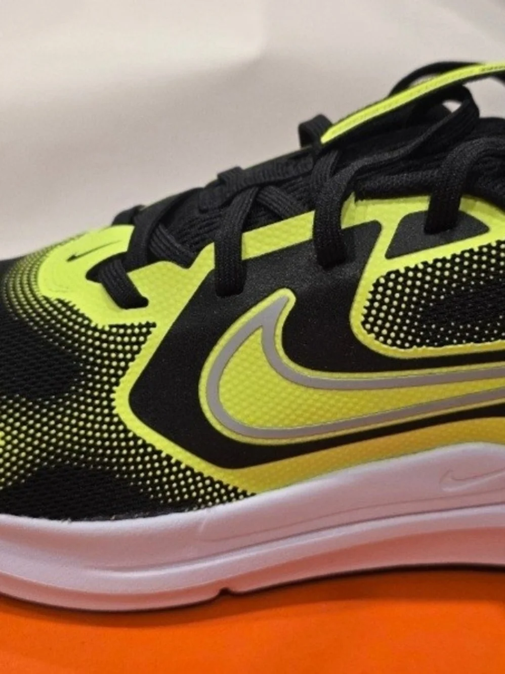 Nike Boys Cosmic Runner - Black & Volt